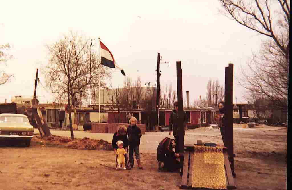 noodbrug in aanbouw